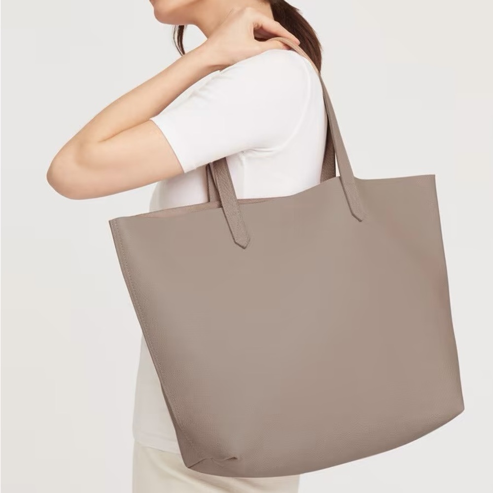 Cuyana Classic Leather Tote